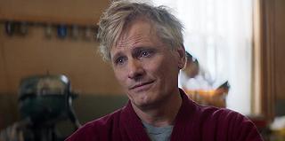 Falling: il trailer del film con Viggo Mortensen che debutta alla regia