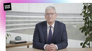 Tim Cook, il CEO di Apple contro Facebook: “stiamo perdendo la nostra libertà”