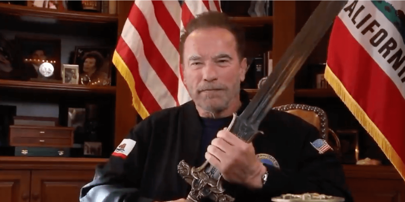 Schwarzenegger contro gli attacchi al Campidoglio con la spada di Conan