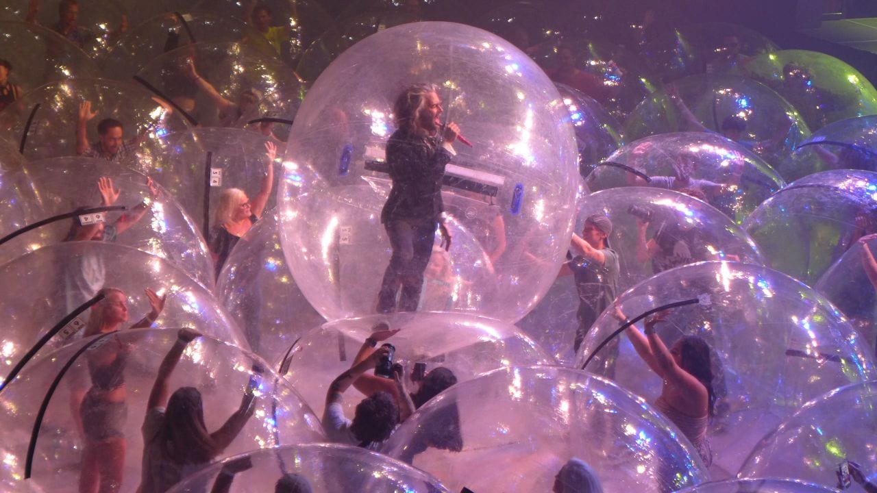 Concerti in tempo di COVID: la folle trovata dei Flaming Lips