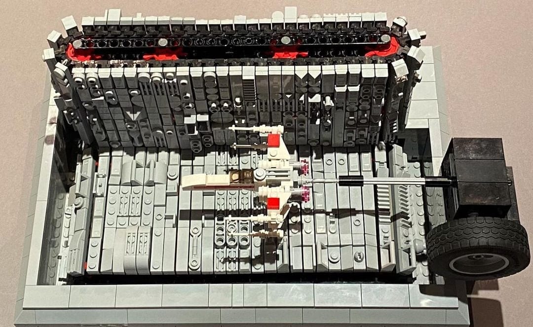 LEGO Death Star Trench Flight, la MOC Star Wars motorizzata con protagonista l’X-Wing