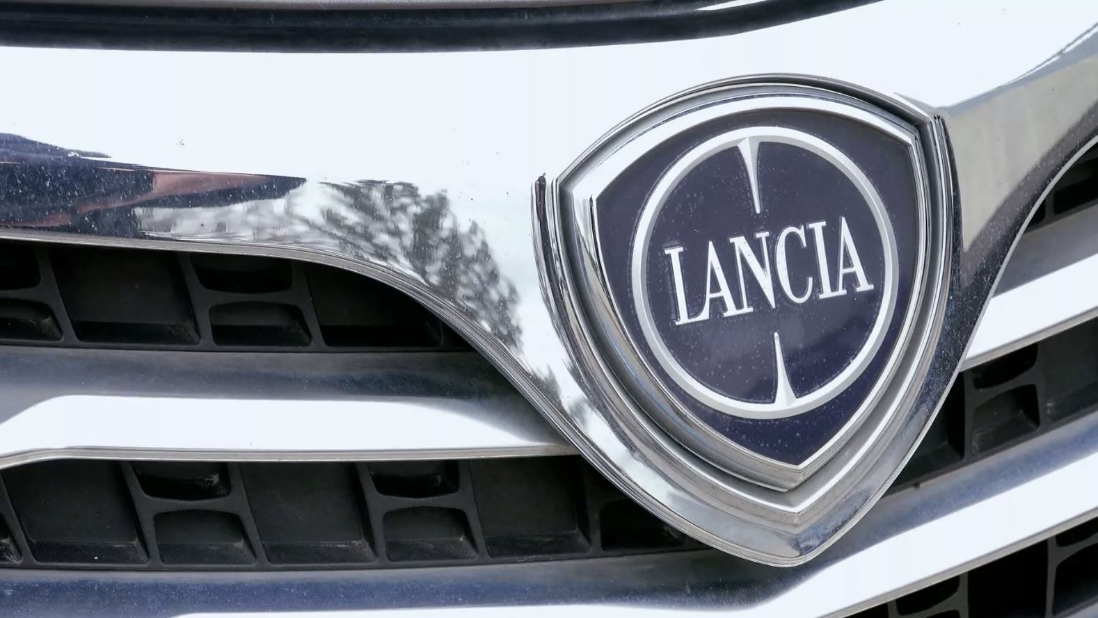 Lancia Ypsilon: nel 2024 la nuova utilitaria elettrica e disegnata da Jean-Pierre Ploue
