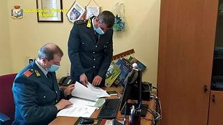 A Napoli maxi frode di smartphone, computer e console: 19 denunciati