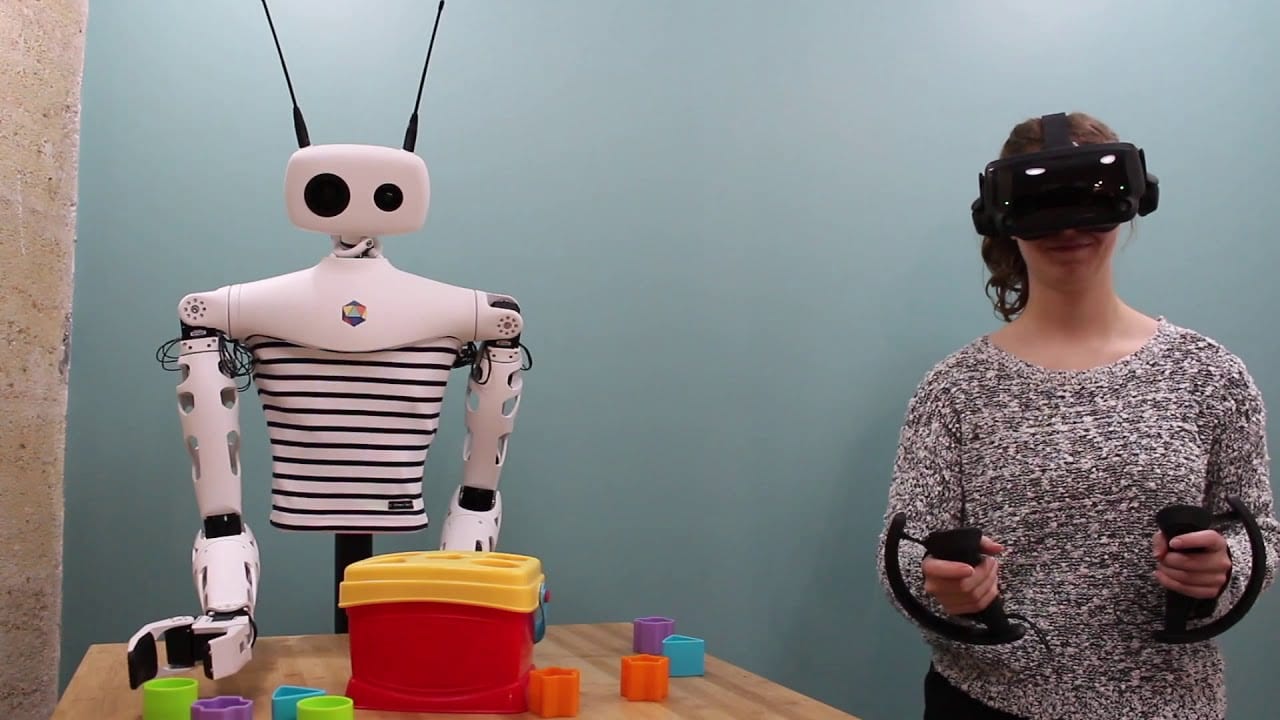 Robot controllati in VR: Reachy di Pollen Robotics fa faville