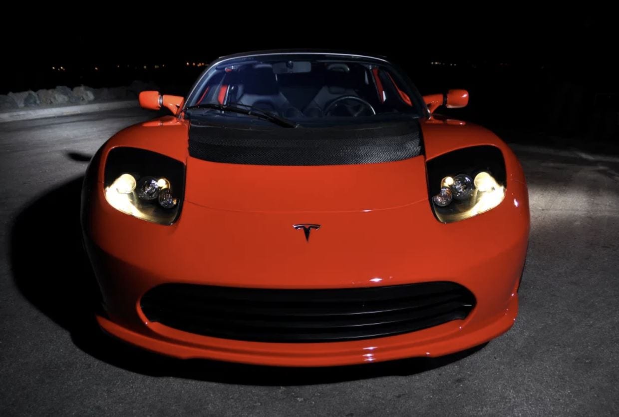 Tesla: hacker hanno violato le macchine via un drone