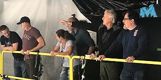 Jon Favreau visita il set di Avatar 2 di James Cameron in una nuova foto