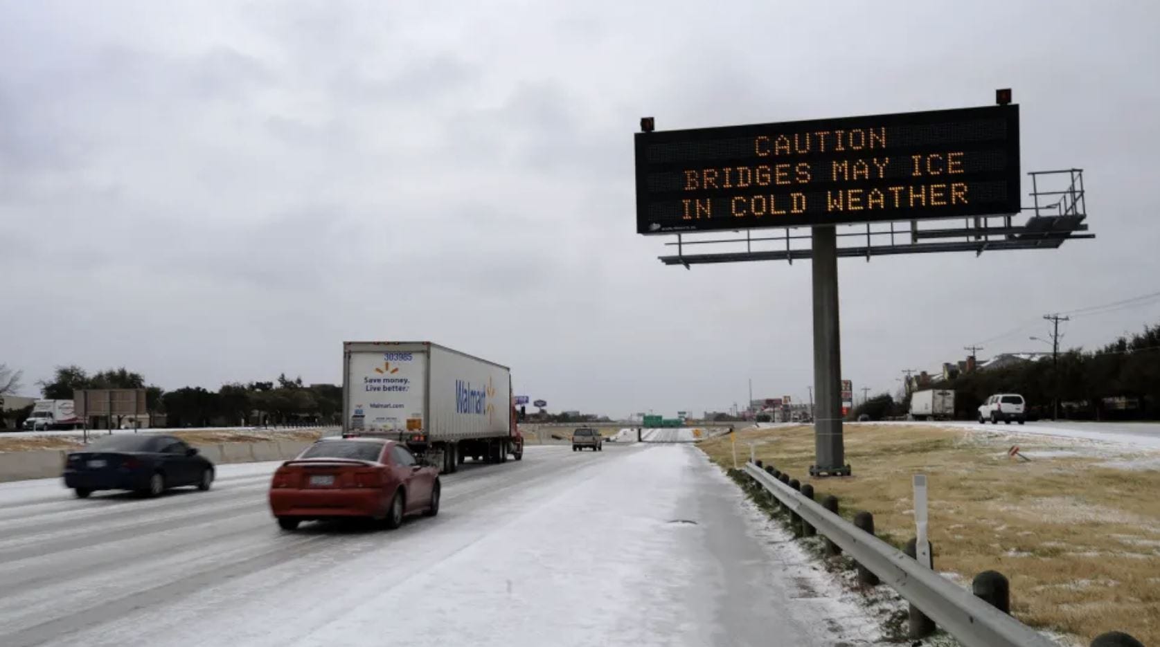 Texas, gelo da record: temperature più basse che in Alaska, intere città senza corrente