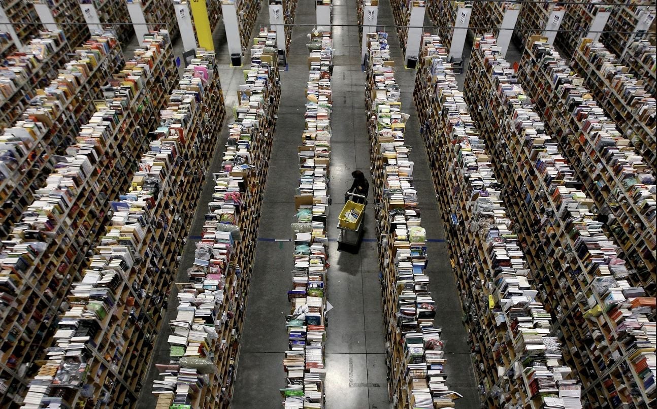 “Amazon assume dipendenti solo per poterli licenziare”, il paradosso per soddisfare gli investitori