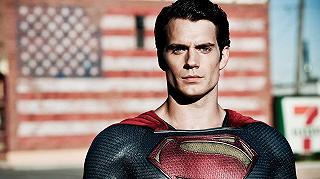 Henry Cavill: una foto da bambino vestito da Superman in onore della madre