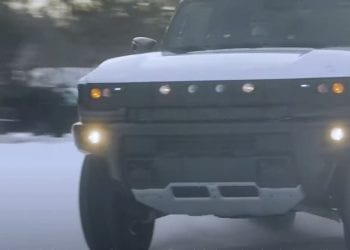Hummer: il pickup elettrico alla prova della neve, il SUV arriva il 3 Aprile