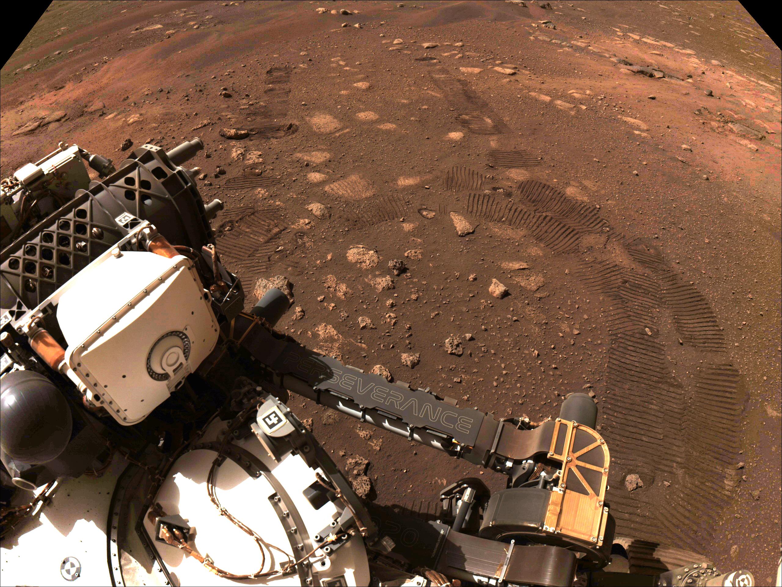 Perseverance: le sue prime tracce lasciate sul suolo marziano