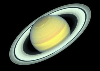 Saturno: il cambio di stagione catturato da Hubble