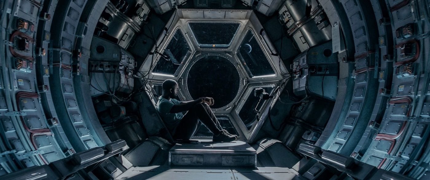 Estraneo a Bordo: il trailer del film in arrivo su Netflix