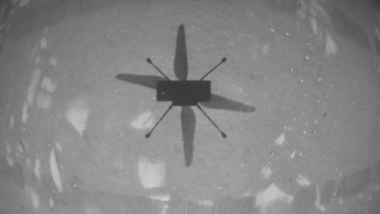 Ingenuity: la prima foto del volo in bianco e nero