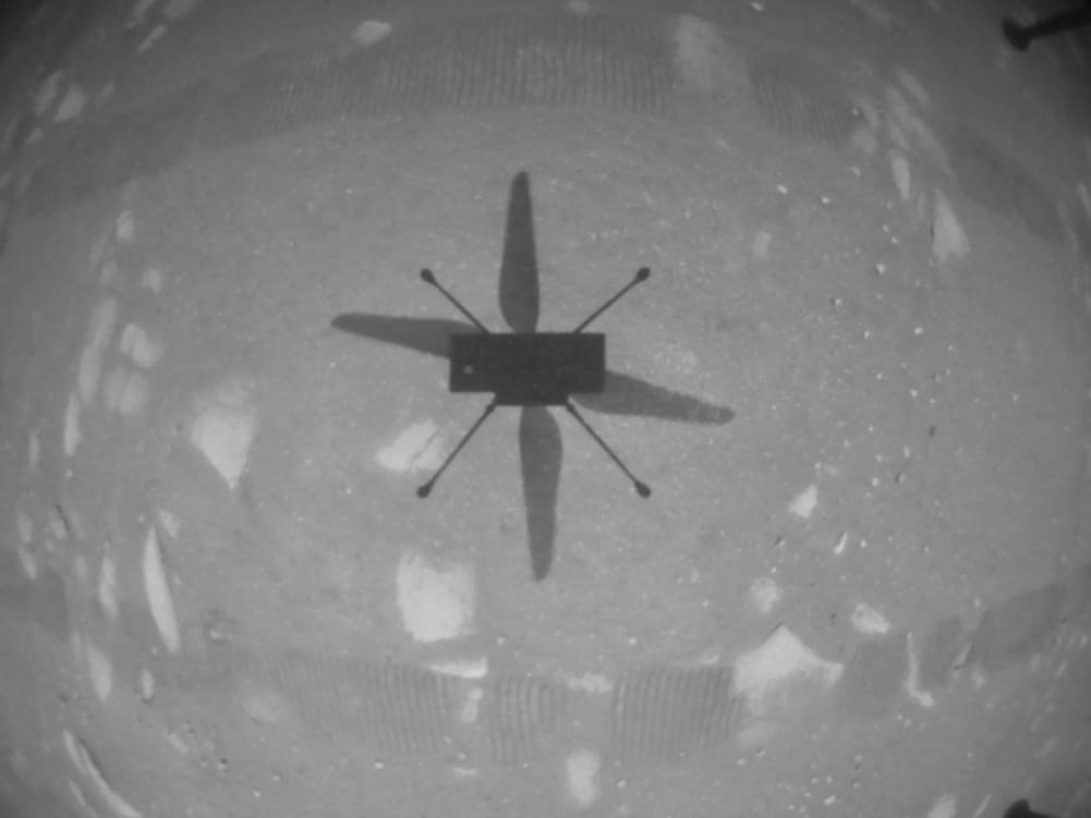 Ingenuity: la prima foto del volo in bianco e nero