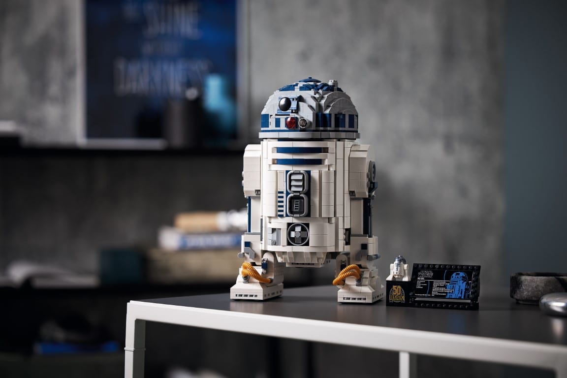 LEGO R2-D2, presentato ufficialmente la nuova versione LEGO  UCS dell’iconico droide di Star Wars