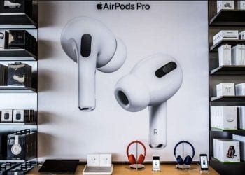 Apple Airpods, domanda in calo: l'azienda riduce la produzione