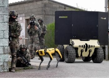 Spot, l'esercito francese collauda il cane robot