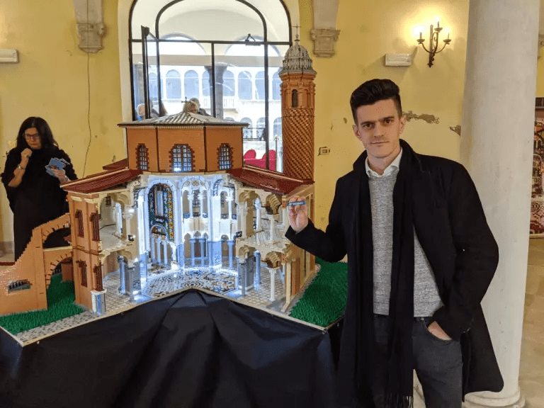 Luca Petraglia: le opere LEGO dell’artista in mostra a Palazzo Rasponi a Ravenna