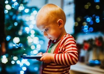 Smartphone, ne abusano di più i minori con famiglie a basso reddito