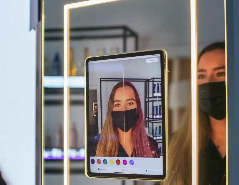 Amazon Salon, a Londra il primo parrucchiere ‘smart’: realtà aumentata e molte altri servizi tech