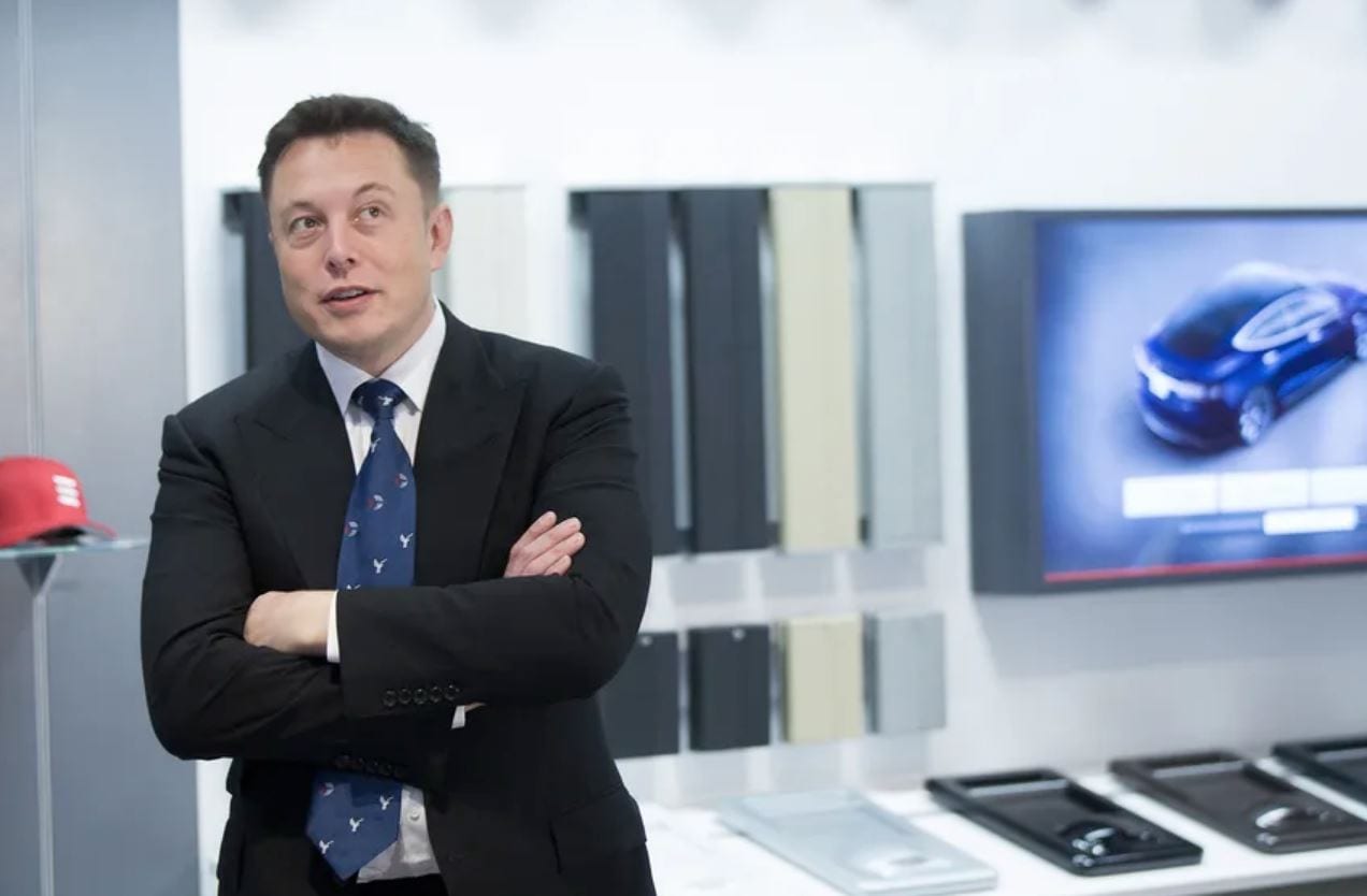Elon Musk critica Apple per le batterie e l’App Store