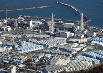 Fukushima e l'acqua contaminata della centrale nucleare, al via il riversamento nell'oceano