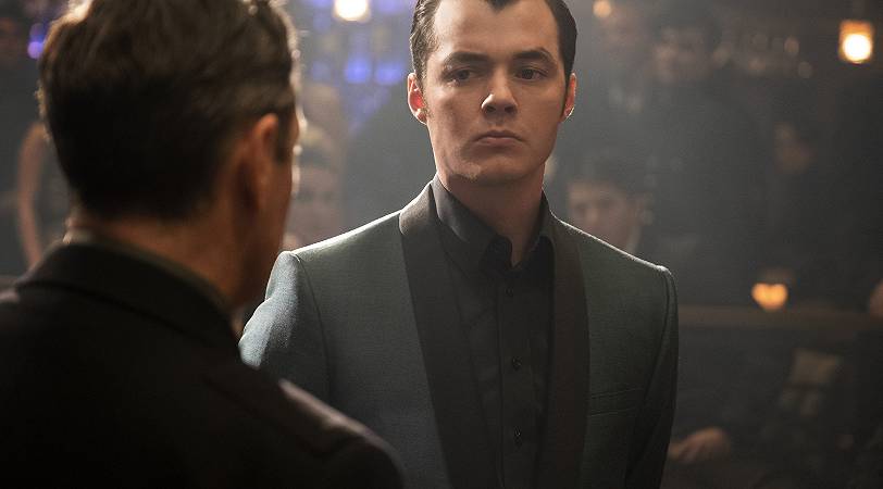 pennyworth-2-alfred-jack-bannon-starzplay