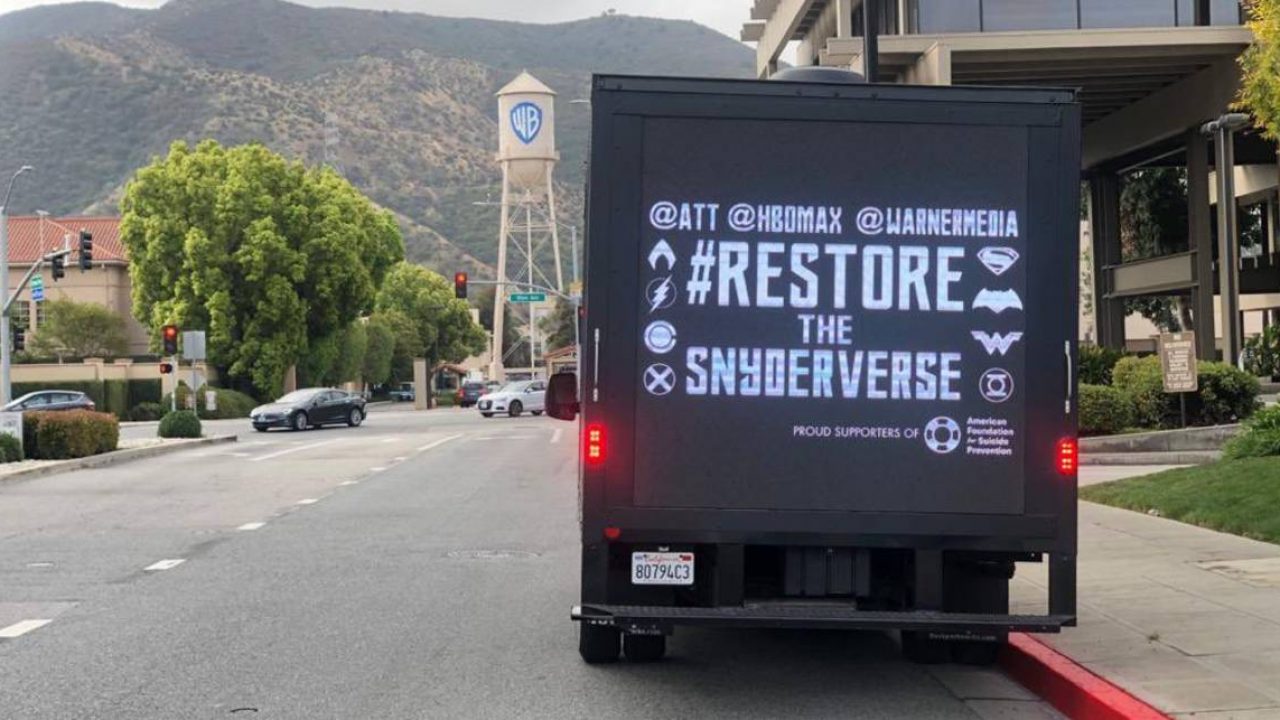 #RestoreTheSnyderVerse: la campagna arriva negli studi Warner Bros.