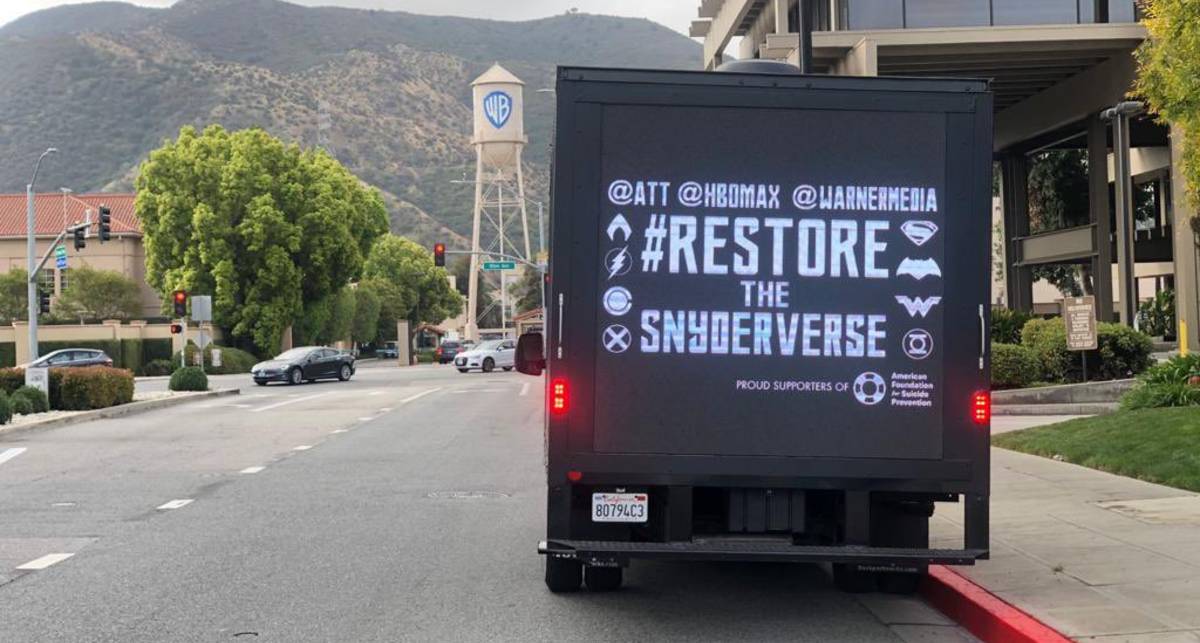 #RestoreTheSnyderVerse: la campagna arriva negli studi Warner Bros.
