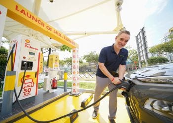 Shell, perfino il re delle pompe di benzina punta sulle auto elettriche