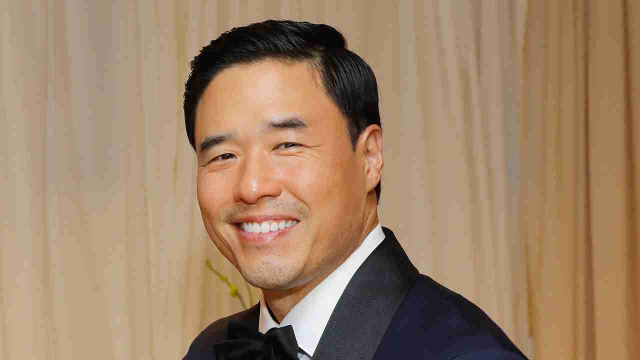 Shortcomings Randall Park dirige