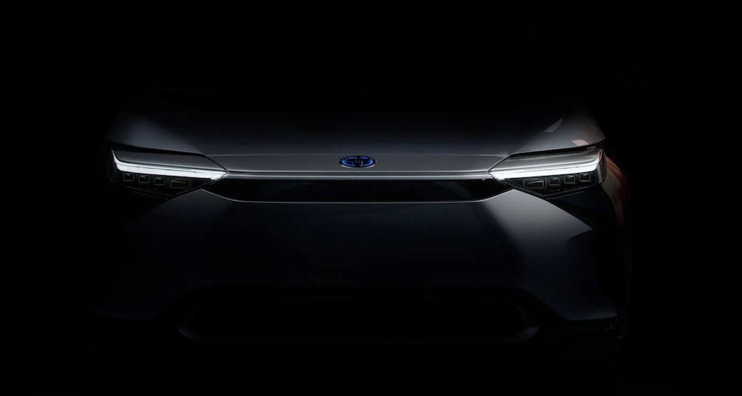Toyota, il SUV elettrico si mostra in un video teaser: verrà presentato il 19 aprile