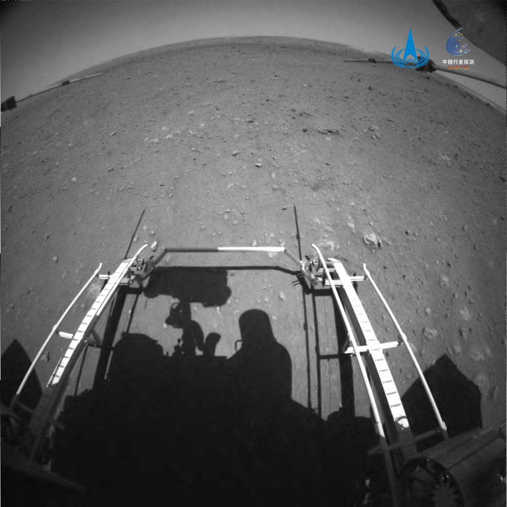 Marte: il rover cinese Zhurong si mette in moto