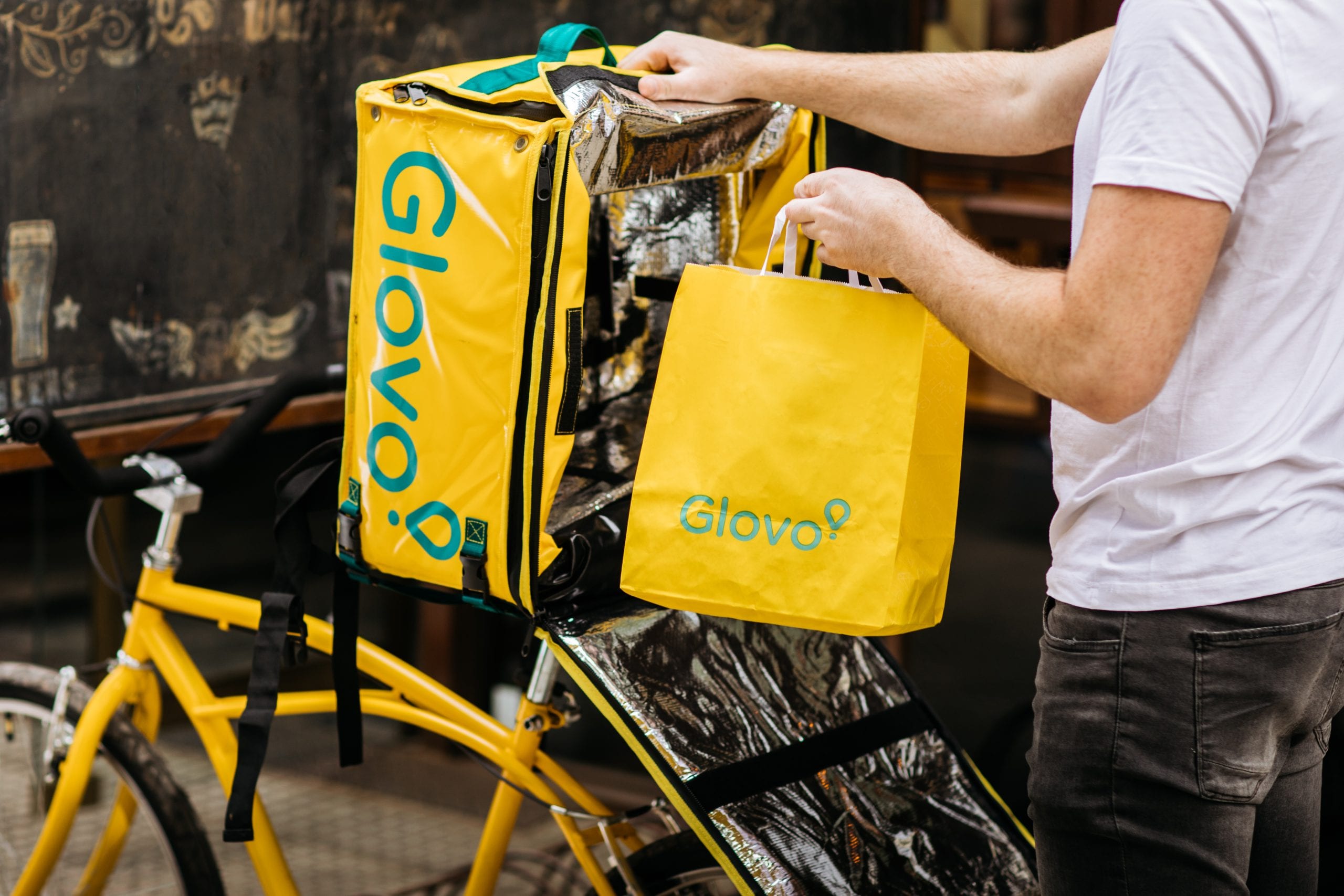 Glovo è stata hackerata? In vendita i dati di utenti e rider, ma ci sono dei dubbi