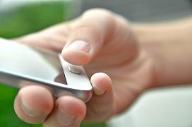 Smartphone: il lettore d’impronte viene ingannato da un dito mozzato