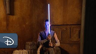 Star Wars: Galactic Starcruiser, ecco la “vera” spada laser presentata con il teaser