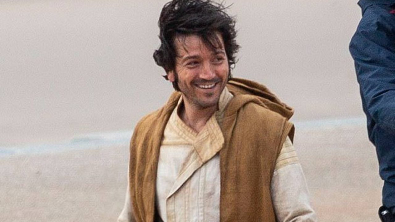 Star Wars: Andor, Diego Luna nelle nuove foto dal set della serie serie TV