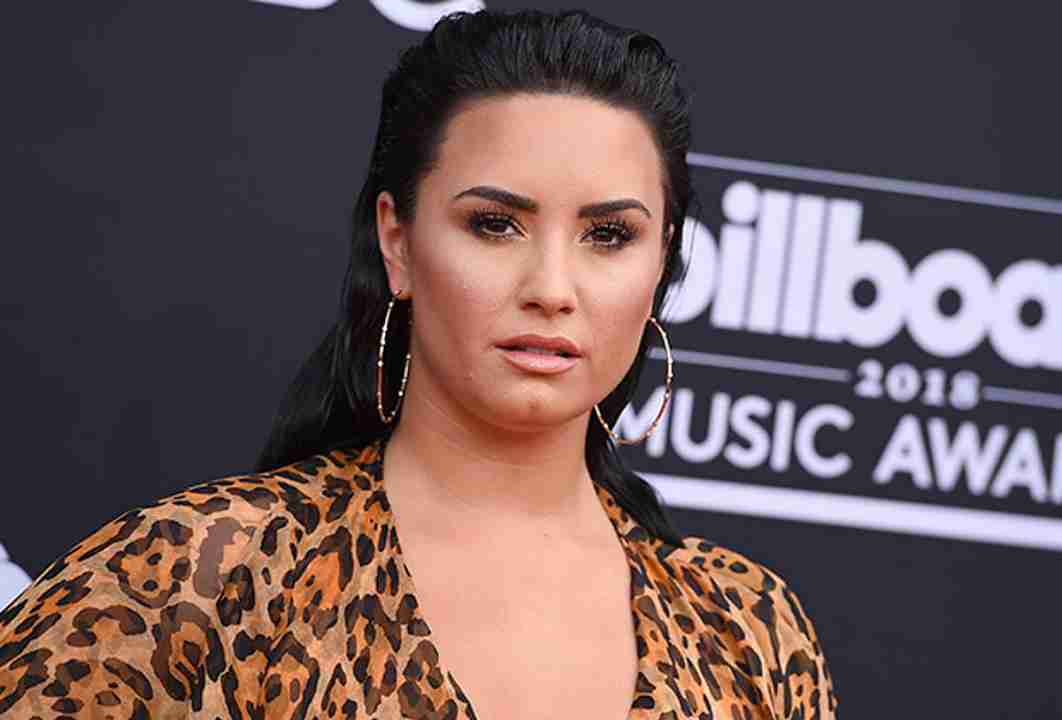 Unidentified With Demi Lovato: l'attrice a caccia di alieni nella miniserie Peacock