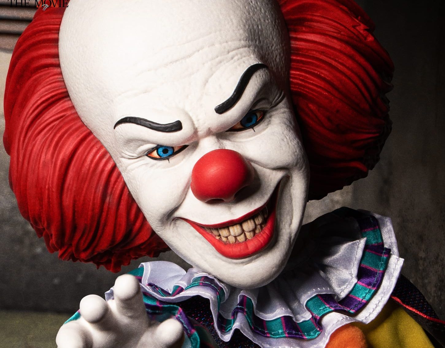 IT: Mezco ha messo in vendita una mega figure di Pennywise parlante