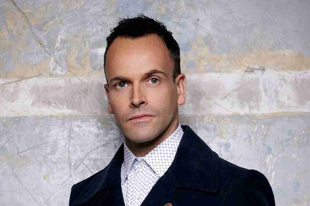 Jonny Lee Miller, The Crown 5