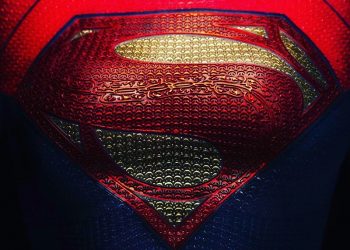 The Flash: Andy Muschietti rivela il costume di Supergirl