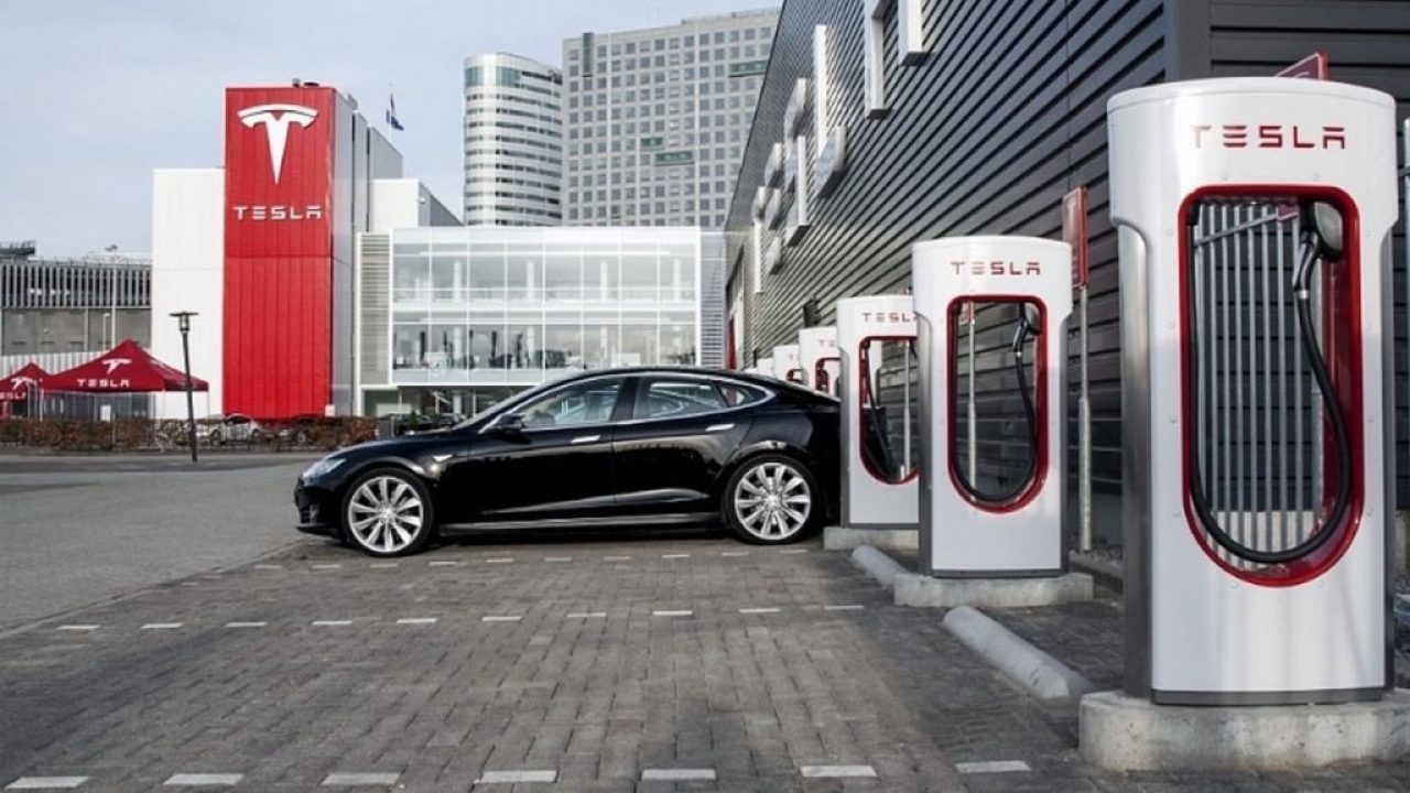Tesla ha installato oltre 40.000 stazioni di ricarica Supercharger in tutto il mondo