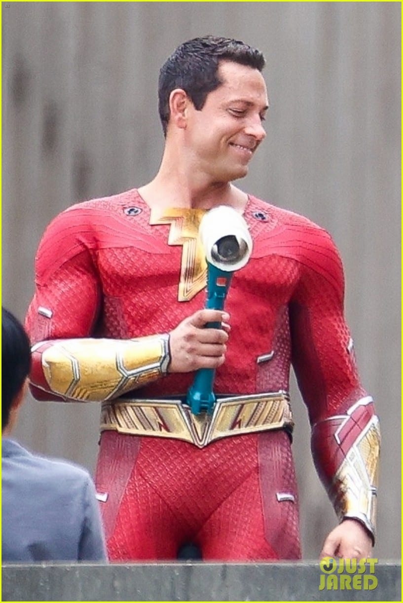 Shazam Fury Of The Gods Le Prime Foto Di Zachary Levi Col Costume Lega Nerd