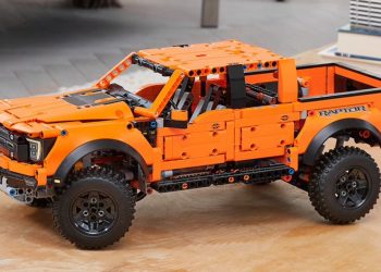 LEGO Technic Raptor, presentato ufficialmente il set 42126 dedicato al veicolo Ford