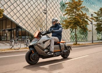 BMW: mostrato lo scooter elettrico dal design futuristico