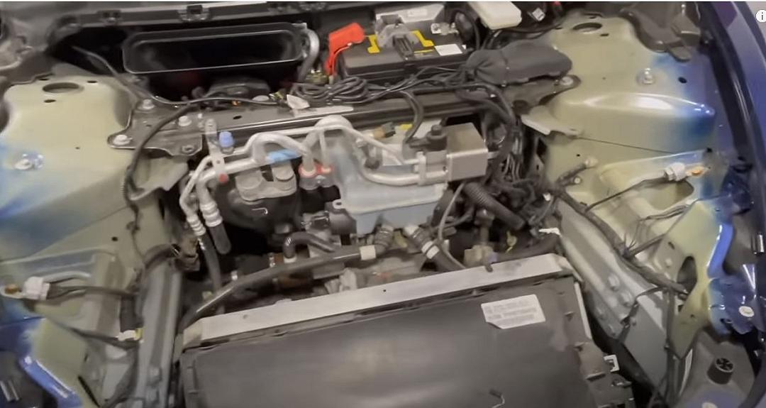 Tesla gli fa un preventivo da 16.000$, l’officina indipendente gli ripara la Model 3 per 700$ (video)