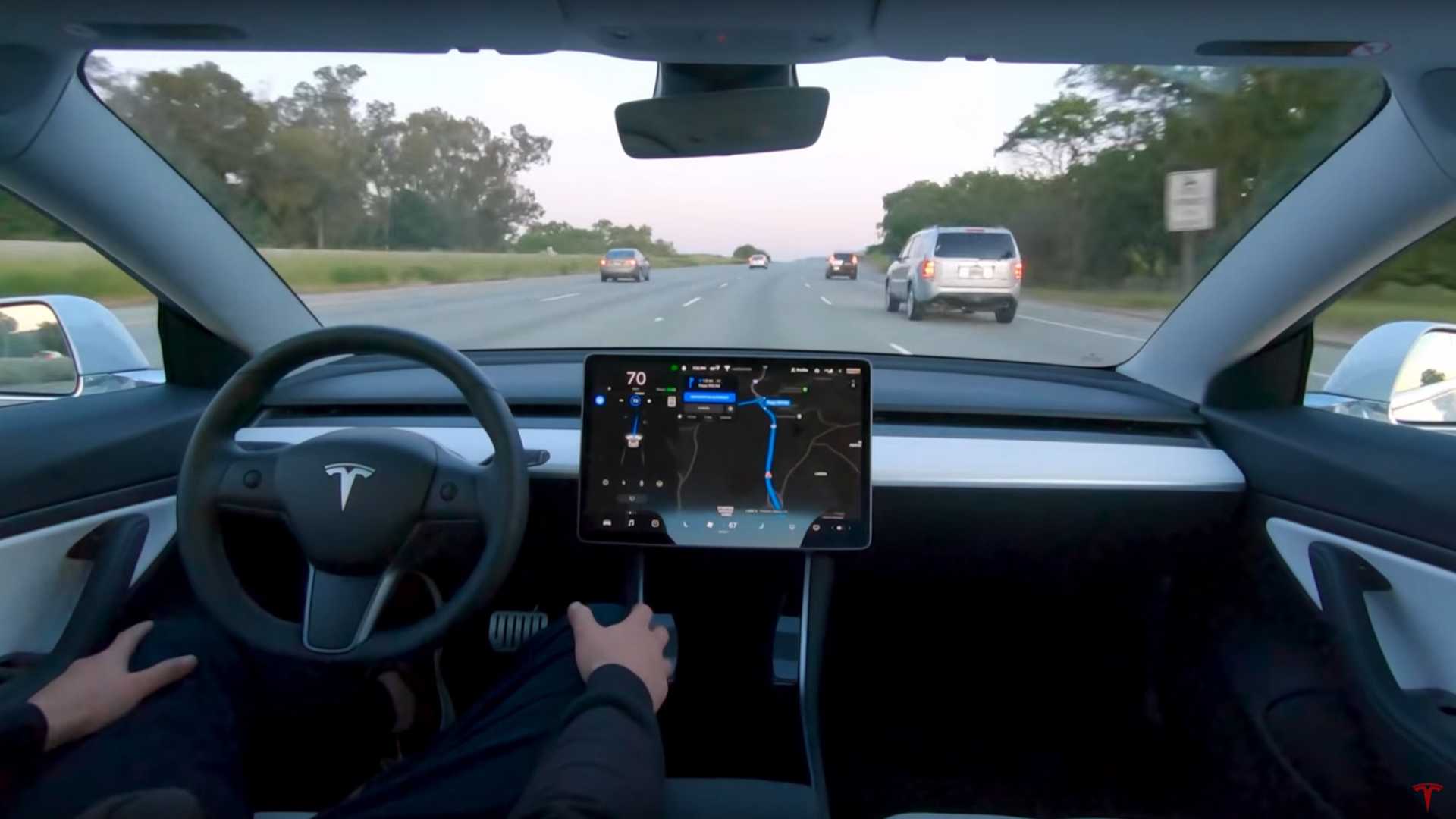 Full Self-Driving di Tesla: 1.000 utenti al giorno entreranno nella beta