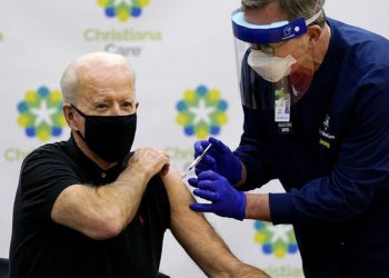 Vaccini Covid-19, l'ultima carta degli USA per convincere gli indecisi: 100$ a chi completa le due dosi