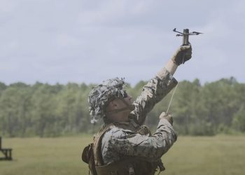 Droni esplosivi: i Marines testano una nuova brutale arma (video)